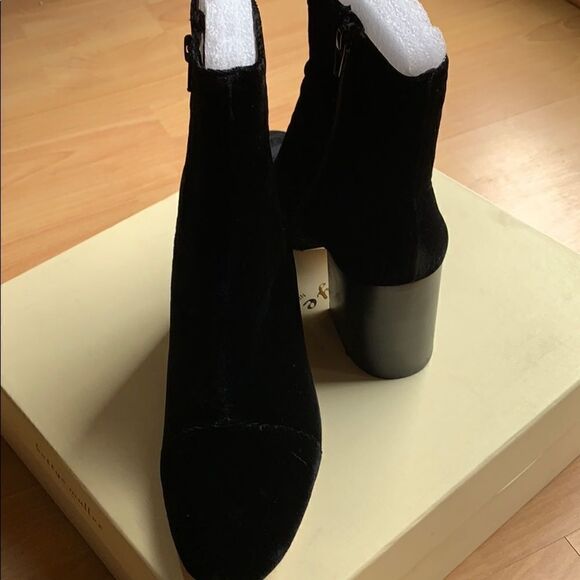 BETTYE Muller Nightcap Velvet Booties - Picture 5 of 6